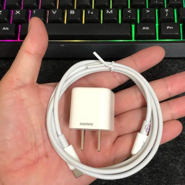 Bộ sạc nhanh REMAX PD 20W RP-U7 (Kèm cáp Type C to Lightning)