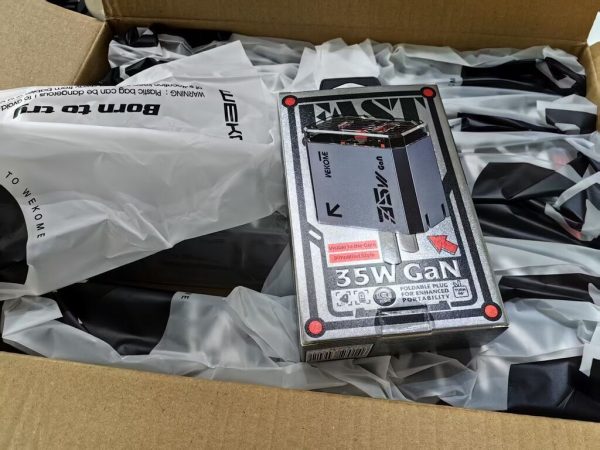 Củ sạc nhanh 35W hãng WEKOME WP-U23 2 cổng Củ sạc nhanh 35W hãng WEKOME WP-U23 2 cổng