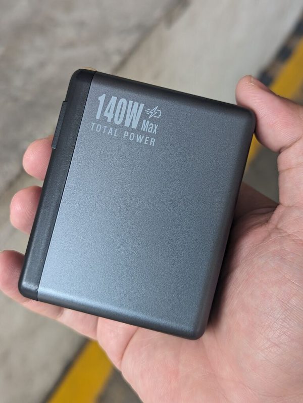 Củ sạc Hunda 140W fullbox 2C1A hỗ trợ nhiều chuẩn sạc nhanh phù hợp sạc điện thoại và laptop