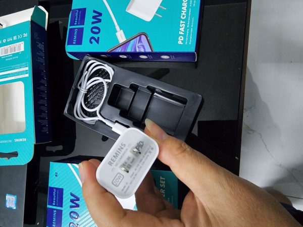 Bộ sạc nhanh chuẩn PD 20w remins kèm cáp c to l