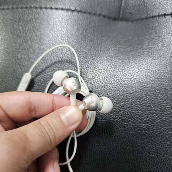 Tai nghe nhét tai có dây In-ear JBL C200SI JBLC200SIU ( ko hộp ) Fake