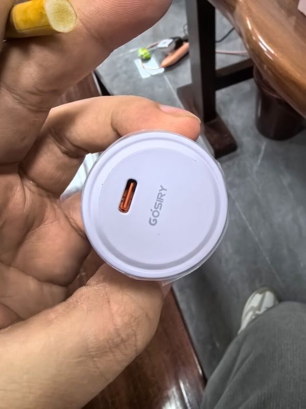 Củ sạc nhanh GaN 20W Gosiry ( Màu ngẫu nhiên)