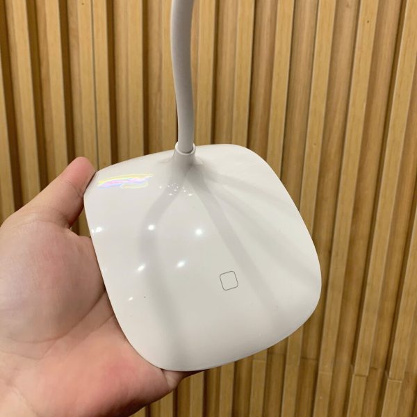 Đèn bàn LED đọc sách GOOSENECK SSL-908-WT - cáp sạc bị ố vàng