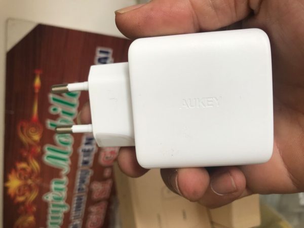Củ sạc aukey 65w-2c