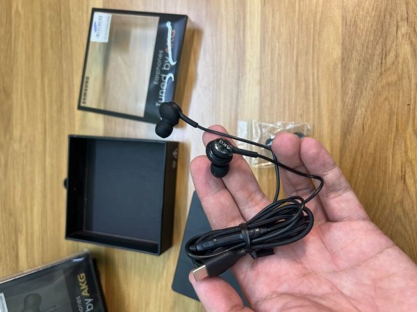 Tai nghe SS AKG chân type C fa.ke Tai nghe SS AKG chân type C fa.ke