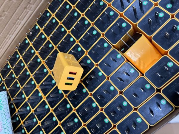 CỦ SẠC VÀNG 3 CỔNG USB ( OEM FAKE )