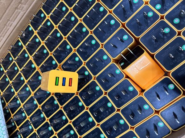 CỦ SẠC VÀNG 3 CỔNG USB ( OEM FAKE )