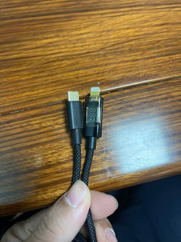 Cáp sạc C to Lightning bọc dù 2m - Báo công suất sạc Cáp sạc C to Lightning bọc dù 2m - Báo công suất sạc