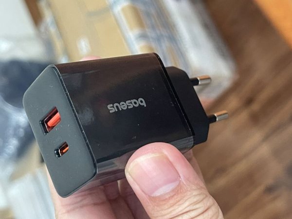 Củ sạc nhanh 20w Baseus Compact Quick Charger 2 cổng USB + USB C, 20W PD/QC 3.0, hàng new, đựng bóng