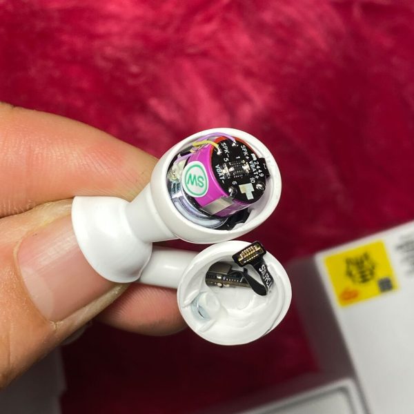 Tai nghe Airods Pro 2 Hổ Vằn 1562AM bản lề cao cấp Bản sạc typec Xuyên âmChống ồn Tai nghe Airods Pro 2 Hổ Vằn 1562AM bản lề cao cấp Bản sạc typec Xuyên âmChống ồn