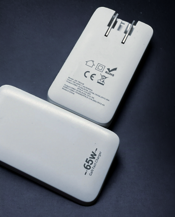 Củ sạc GaN 65W siêu mỏng, nhẹ chân gập tiện lợi, hỗ trợ nhiều công nghệ sạc