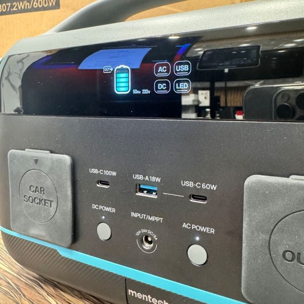 Trạm sạc Mentech MT600 600W, 2 cổng C 100w & 60w, cổng điện 220V, có đèn chiếu sáng