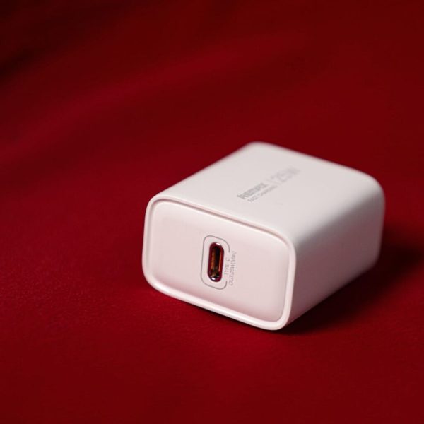 Củ sạc nhanh 25W Remax U137 chân tròn, 1 cổng Type C