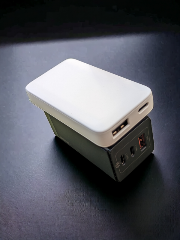 Củ sạc GaN 65W siêu mỏng, nhẹ chân gập tiện lợi, hỗ trợ nhiều công nghệ sạc