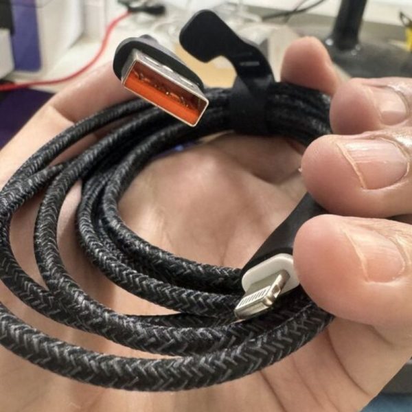 Cáp sạc iPhone dây dù dài 2M hãng WIX Fullbox chân USB-A to Lightning