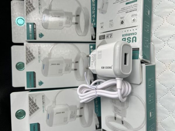 Sạc liền dây ( chân V8) Kim Cương 823 chính hãng