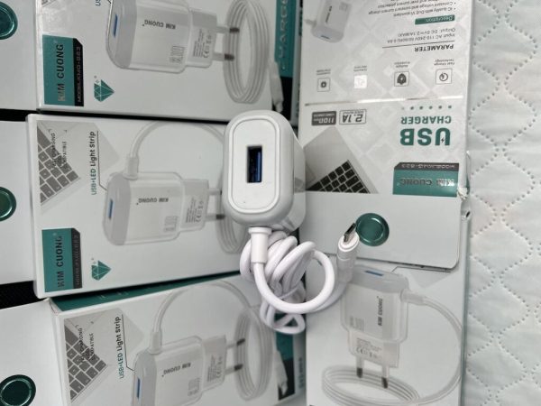 Sạc liền dây ( chân V8) Kim Cương 823 chính hãng