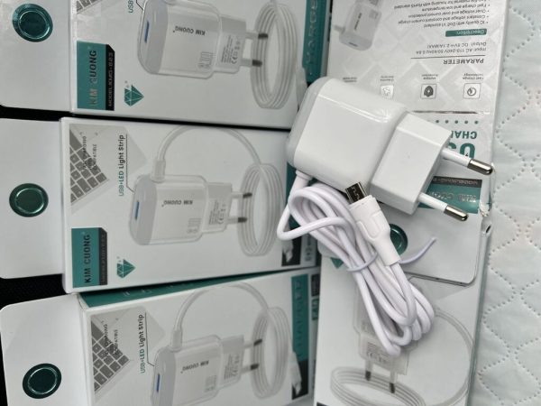 Sạc liền dây ( chân V8) Kim Cương 823 chính hãng