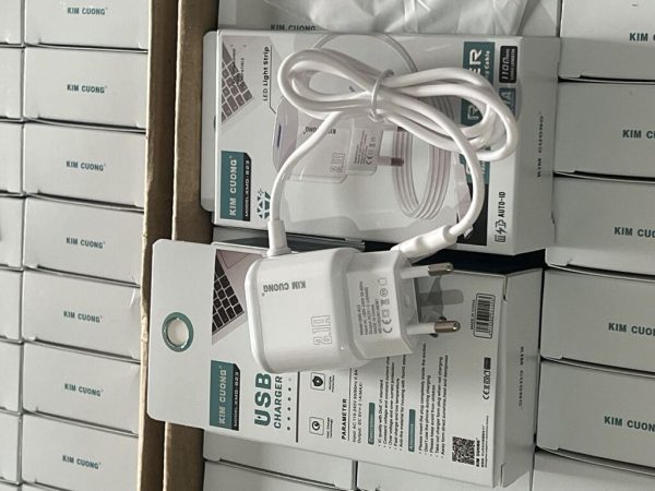 Sạc liền dây ( chân V8) Kim Cương 823 chính hãng