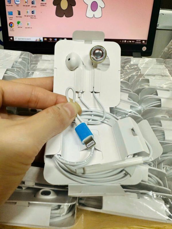 Tai nghe dây IP X kết nối tự động