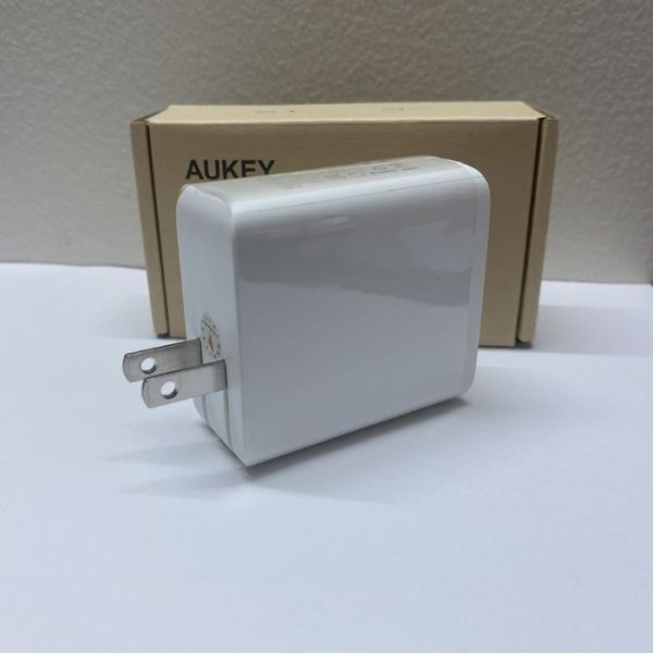 Củ sạc nhanh 36W Sạc Aukey PA-D2 , 2 cổng USB-C- chân dẹt gập sạc nhanh iPhone 15 & Macbook