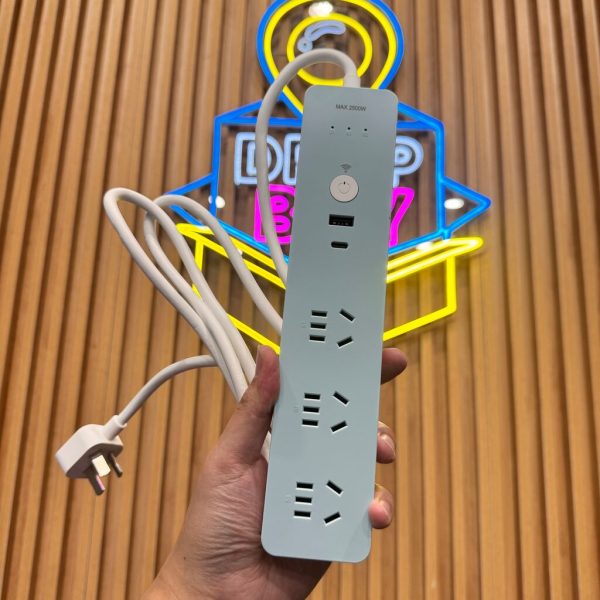 Ổ điện thông minh Wi-Fi hãng DELIXI, cổng C 20W + 3 ổ 220V