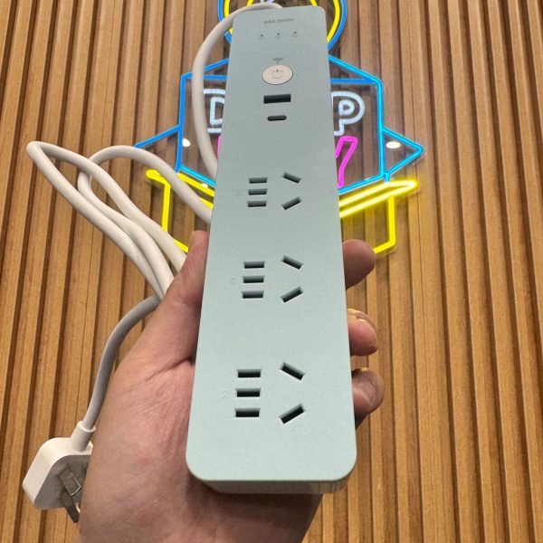 Ổ điện thông minh Wi-Fi hãng DELIXI, cổng C 20W + 3 ổ 220V