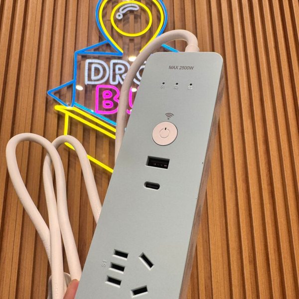 Ổ điện thông minh Wi-Fi hãng DELIXI, cổng C 20W + 3 ổ 220V