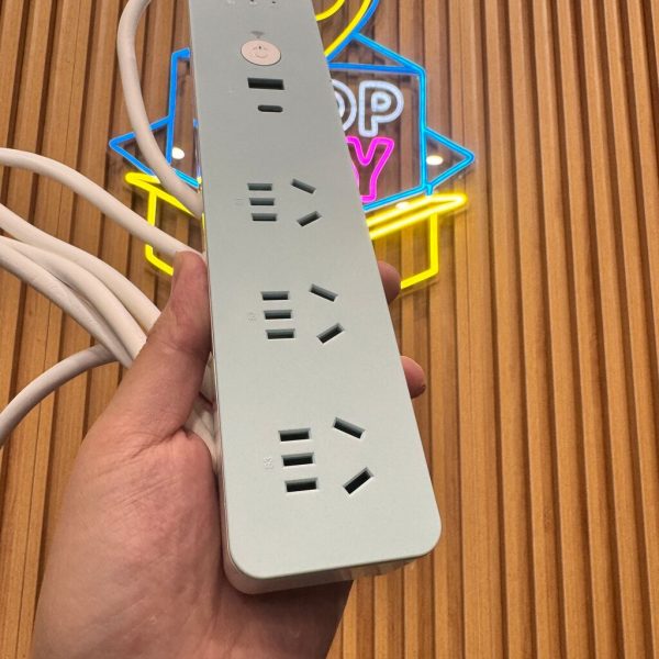 Ổ điện thông minh Wi-Fi hãng DELIXI, cổng C 20W + 3 ổ 220V