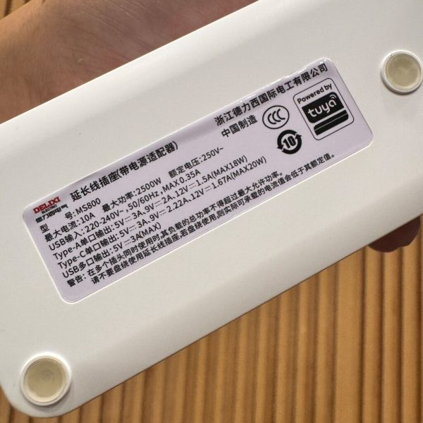 Ổ điện thông minh Wi-Fi hãng DELIXI, cổng C 20W + 3 ổ 220V