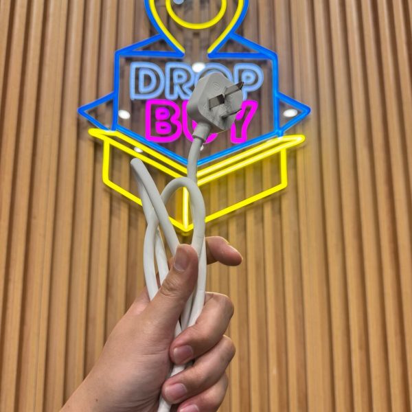 Ổ điện thông minh Wi-Fi hãng DELIXI, cổng C 20W + 3 ổ 220V