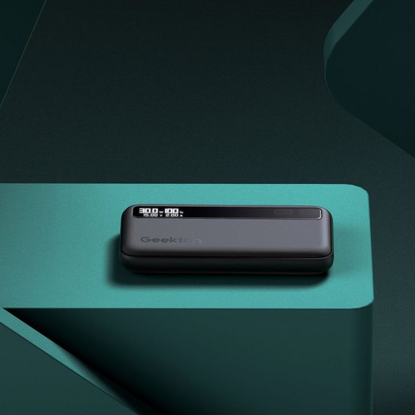 Pin dự phòng 10.000 Geekton C1110mAh sạc nhanh 30W - có màn hình đo dòng sạc Pin dự phòng 10.000 Geekton C1110mAh sạc nhanh 30W - có màn hình đo dòng sạc