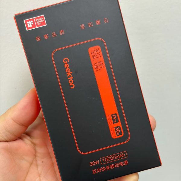 Pin dự phòng 10.000 Geekton C1110mAh sạc nhanh 30W - có màn hình đo dòng sạc Pin dự phòng 10.000 Geekton C1110mAh sạc nhanh 30W - có màn hình đo dòng sạc