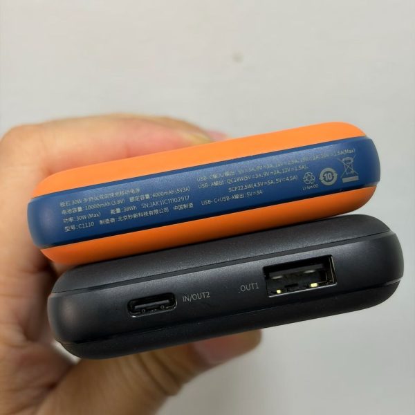 Pin dự phòng 10.000 Geekton C1110mAh sạc nhanh 30W - có màn hình đo dòng sạc Pin dự phòng 10.000 Geekton C1110mAh sạc nhanh 30W - có màn hình đo dòng sạc