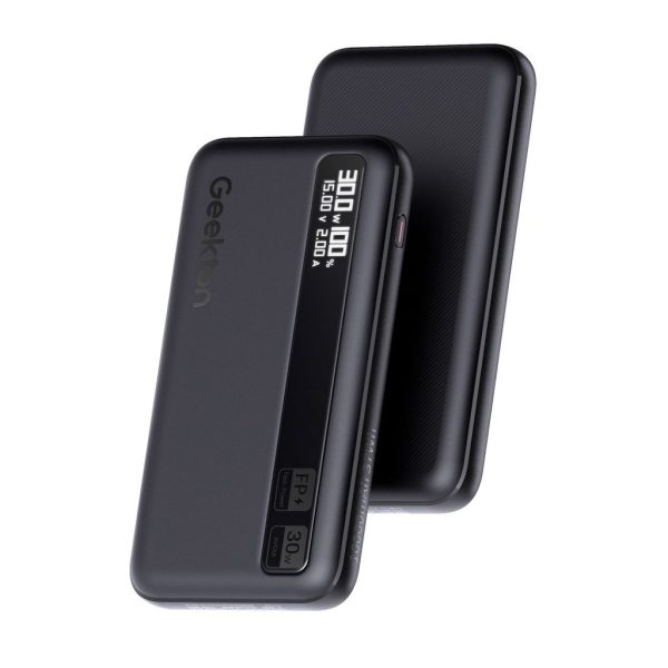 Pin dự phòng 10.000 Geekton C1110mAh sạc nhanh 30W - có màn hình đo dòng sạc
